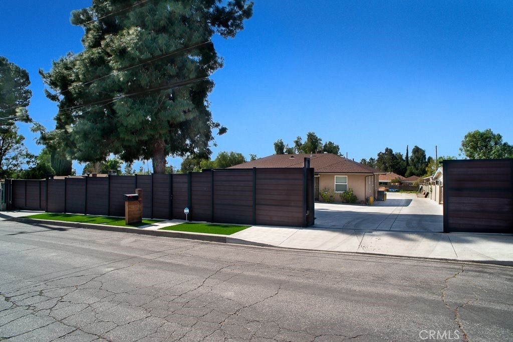 Image 18 of property listing at 11471 Orcas Avenue, Sylmar, CA 91342