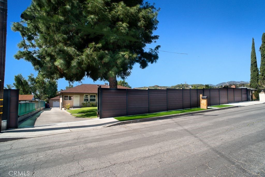 Image 19 of property listing at 11471 Orcas Avenue, Sylmar, CA 91342