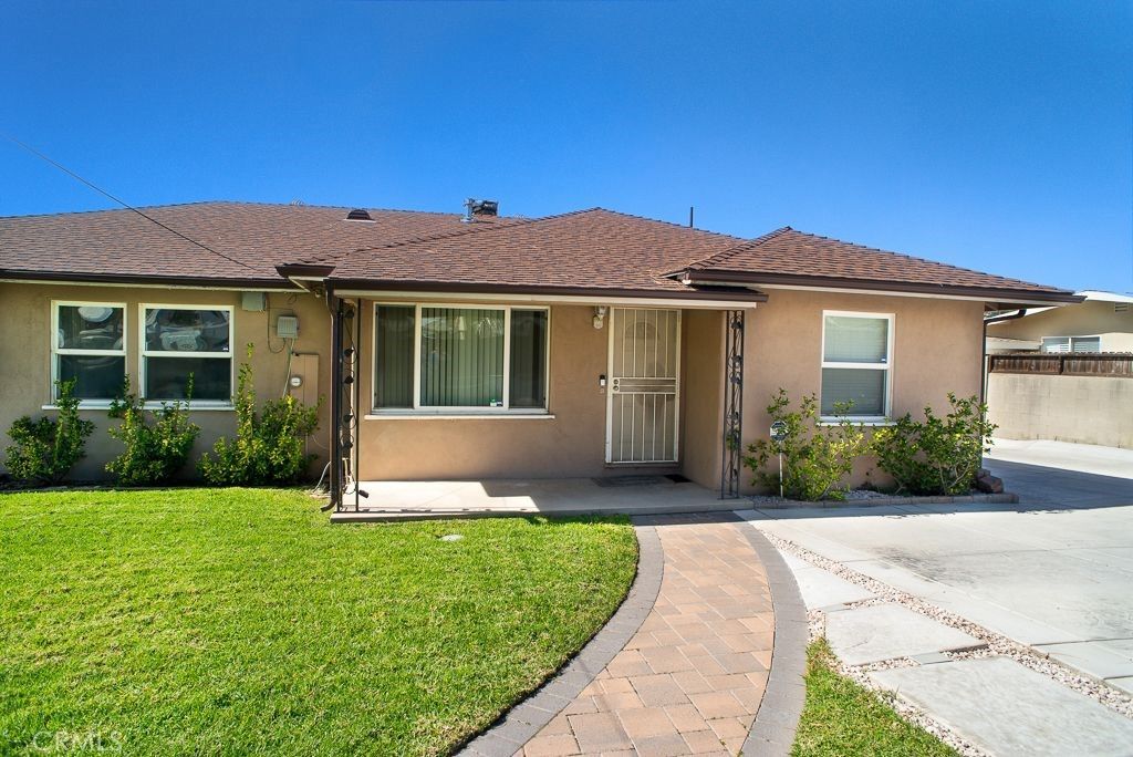 Image 2 of property listing at 11471 Orcas Avenue, Sylmar, CA 91342