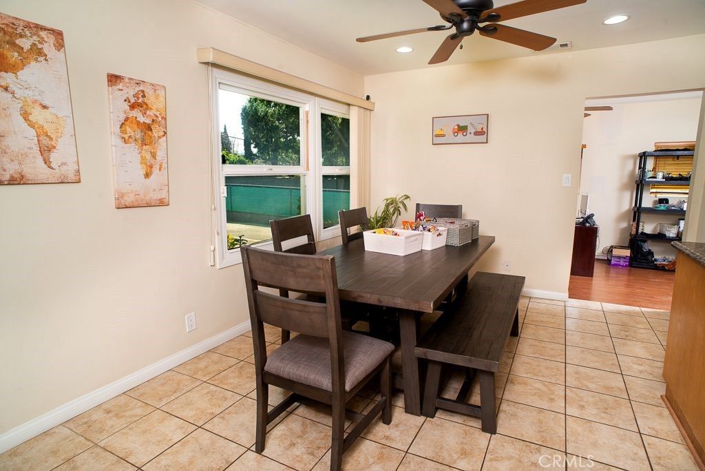 Image 7 of property listing at 11471 Orcas Avenue, Sylmar, CA 91342