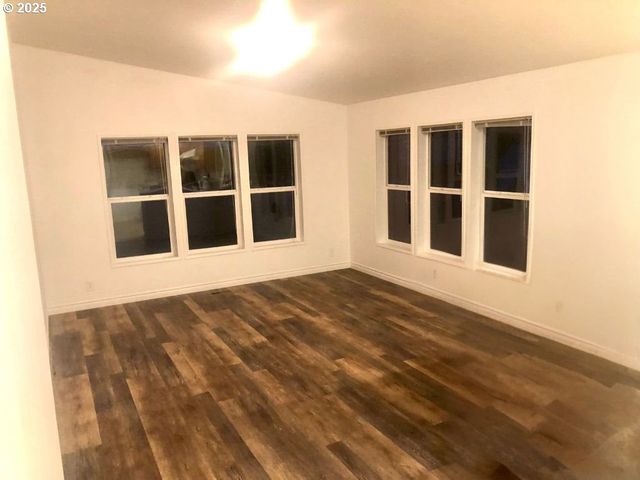 1050 BROADWAY Ave, Winchester Bay, OR 97467