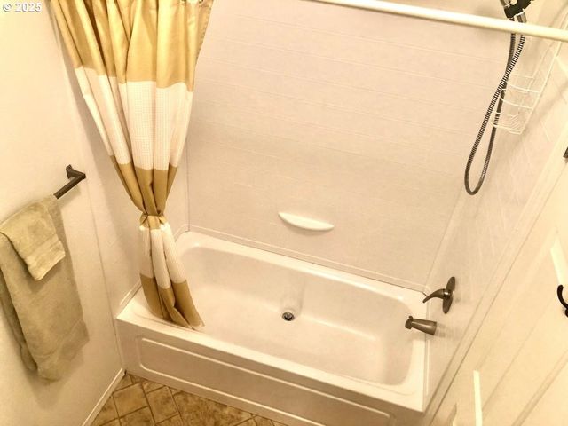 1050 BROADWAY Ave, Winchester Bay, OR 97467