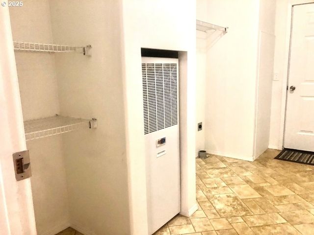 1050 BROADWAY Ave, Winchester Bay, OR 97467