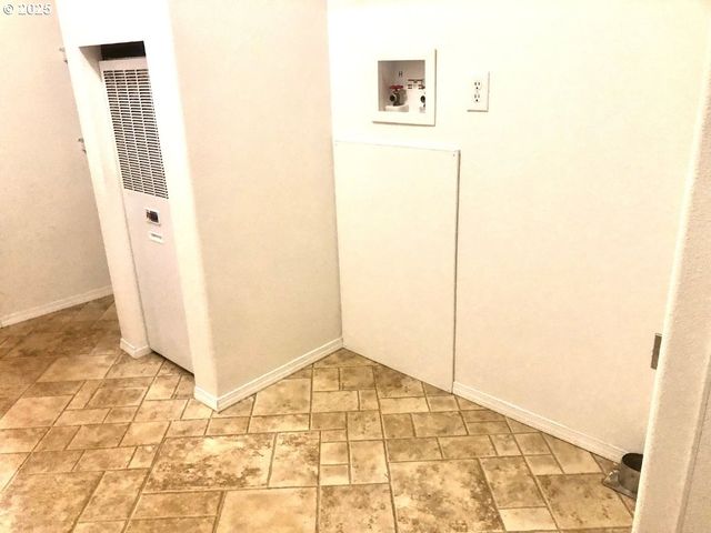 1050 BROADWAY Ave, Winchester Bay, OR 97467