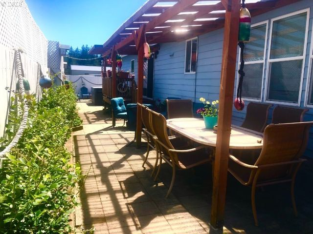 1050 BROADWAY Ave, Winchester Bay, OR 97467