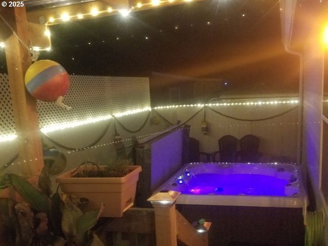 1050 BROADWAY Ave, Winchester Bay, OR 97467