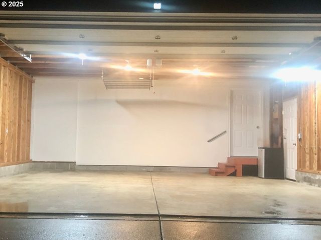 1050 BROADWAY Ave, Winchester Bay, OR 97467