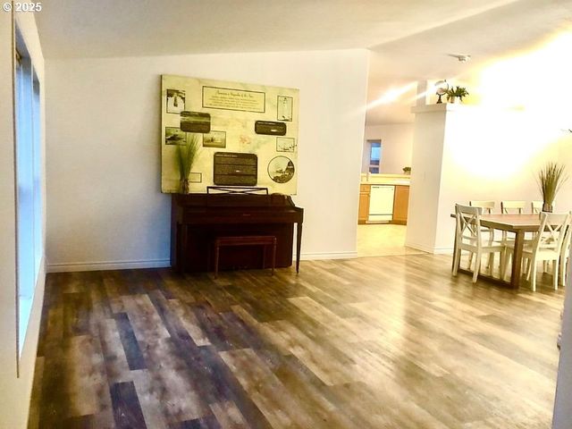 1050 BROADWAY Ave, Winchester Bay, OR 97467