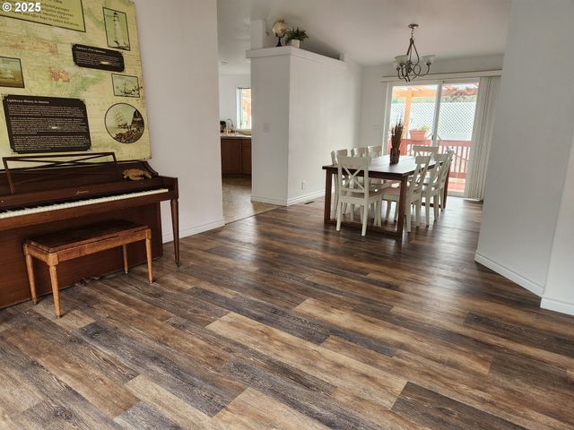 1050 BROADWAY Ave, Winchester Bay, OR 97467