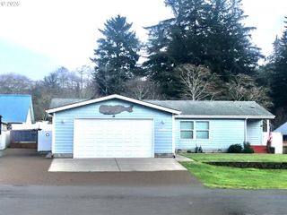 1050 BROADWAY Ave, Winchester Bay, OR 97467