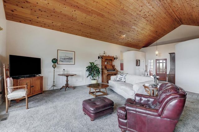 20626 Wildwood West Dr, Penn Valley, CA 95946