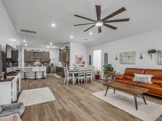 9032 NW 149th Terrace, Yukon, OK 73099