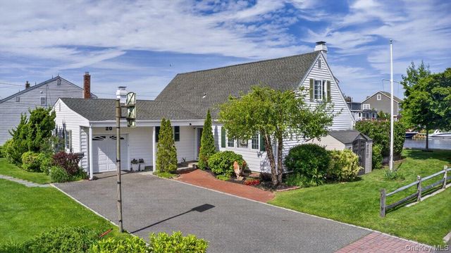 20 Bayview Lane, Amityville, NY 11701