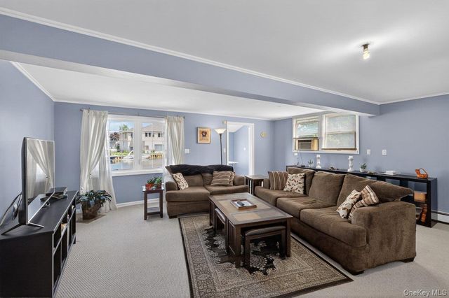 20 Bayview Lane, Amityville, NY 11701