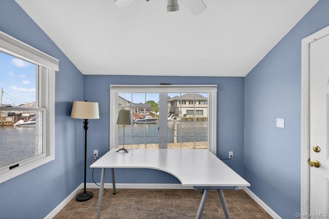20 Bayview Lane, Amityville, NY 11701