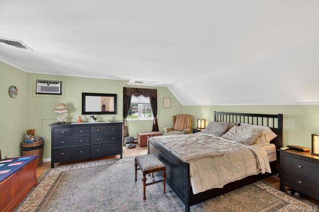 20 Bayview Lane, Amityville, NY 11701