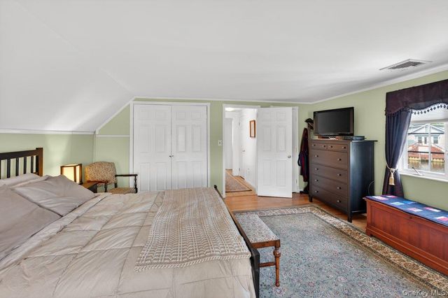 20 Bayview Lane, Amityville, NY 11701