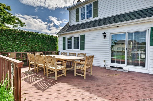 20 Bayview Lane, Amityville, NY 11701
