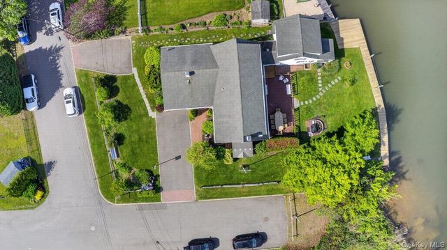 20 Bayview Lane, Amityville, NY 11701