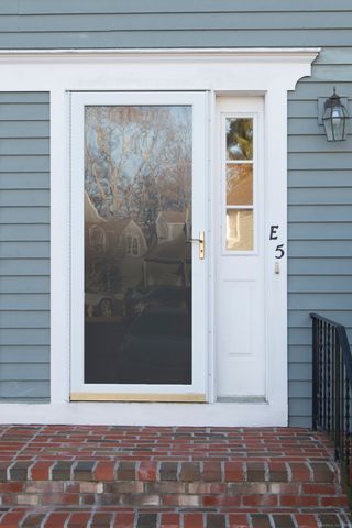 611 Ocean Avenue E5, New London, CT 06320