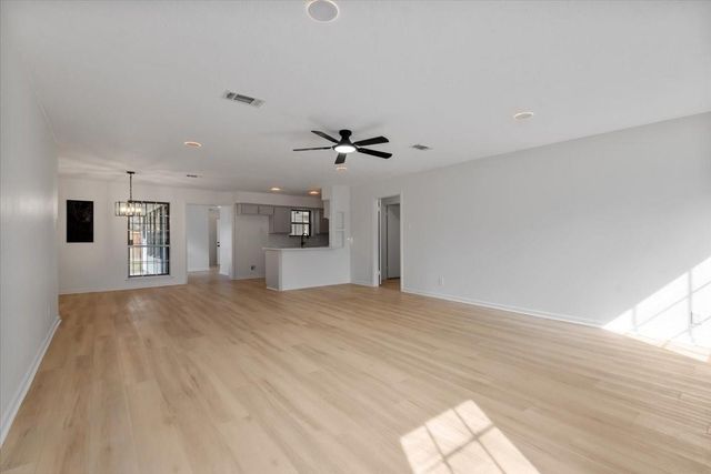 20 Woody Creek Drive, Conroe, TX 77301