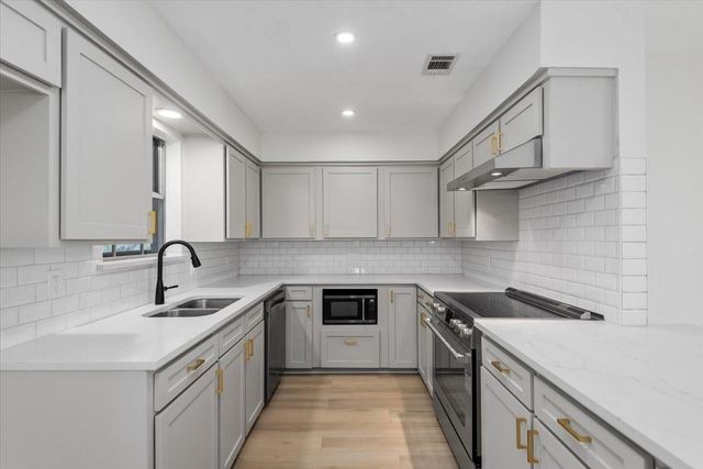 20 Woody Creek Drive, Conroe, TX 77301