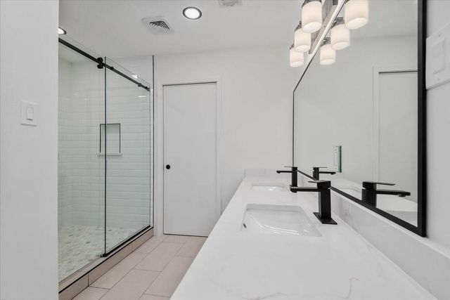 20 Woody Creek Drive, Conroe, TX 77301