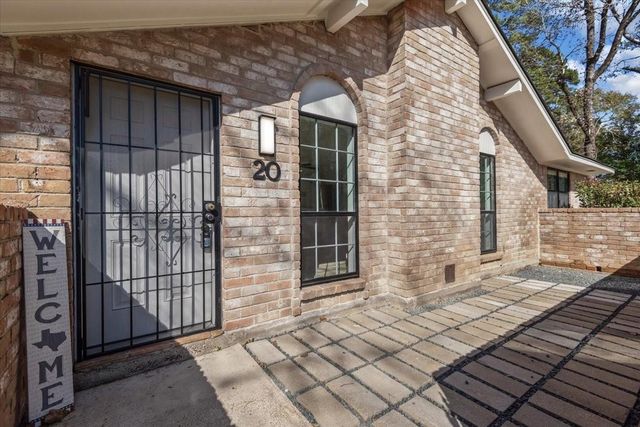 20 Woody Creek Drive, Conroe, TX 77301