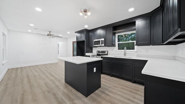17411 Rolling Hill Lane, Waller, TX 77484