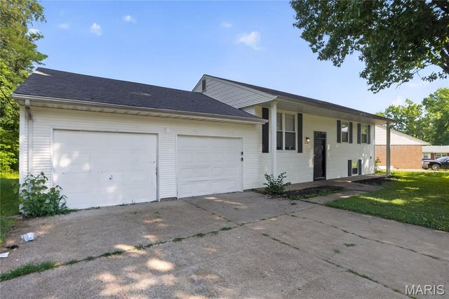 12083 Garden Lane, St Louis, MO 63138