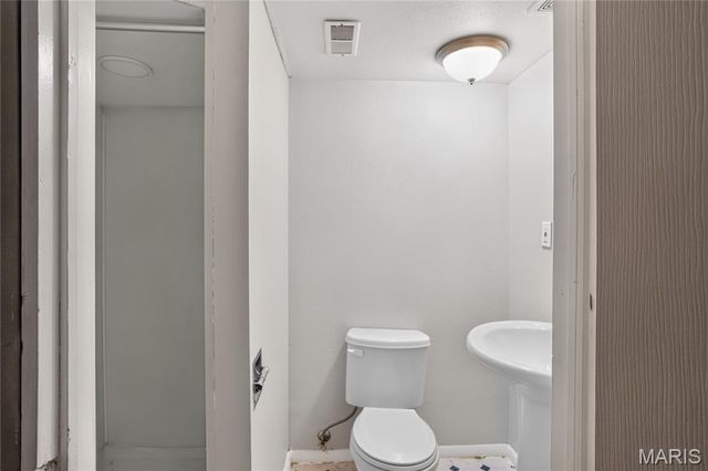 12083 Garden Lane, St Louis, MO 63138