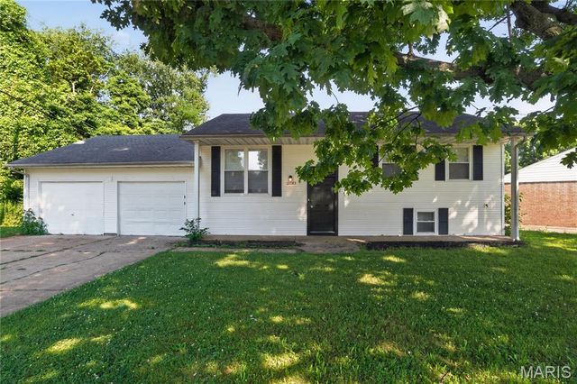 12083 Garden Lane, St Louis, MO 63138