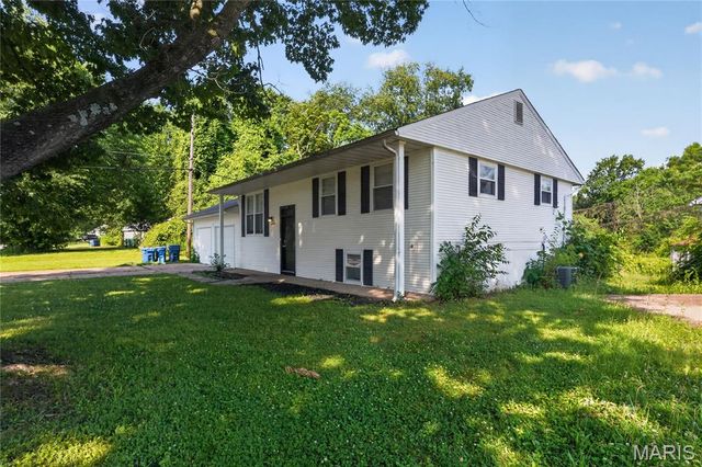 12083 Garden Lane, St Louis, MO 63138