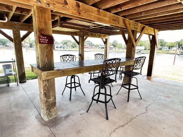 1867 County Road 291, Sargent, TX 77414