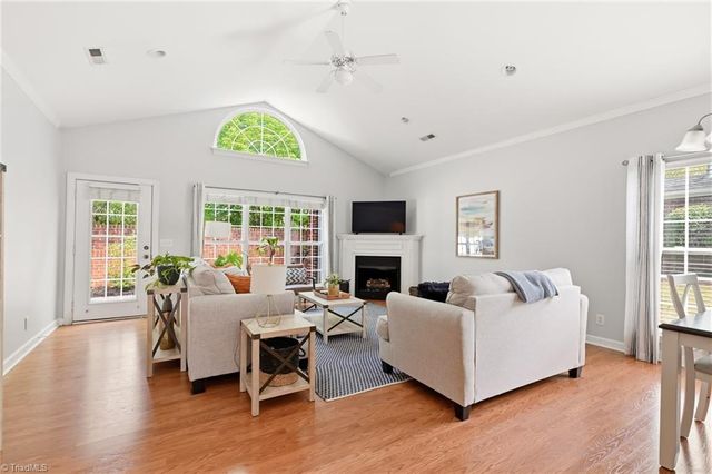 2017 Salisbury Square, Winston-salem, NC 27127