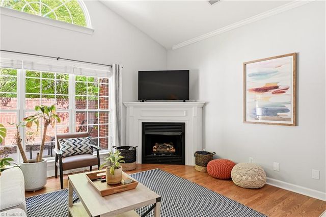 2017 Salisbury Square, Winston-salem, NC 27127