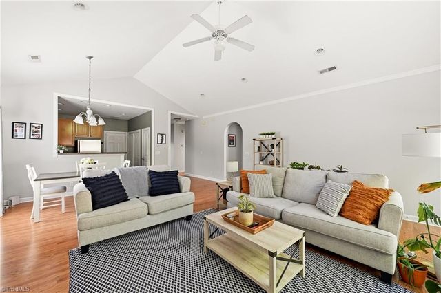 2017 Salisbury Square, Winston-salem, NC 27127