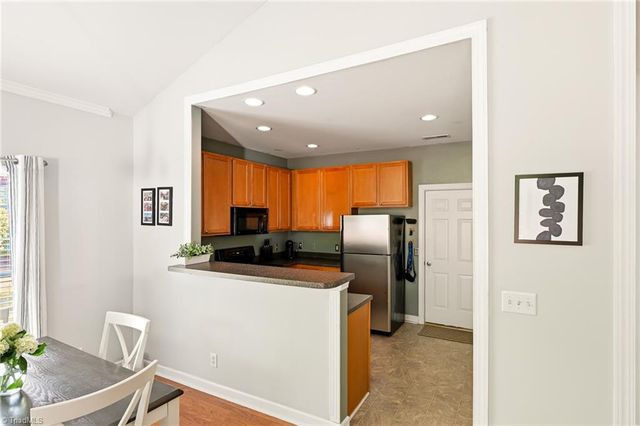 2017 Salisbury Square, Winston-salem, NC 27127
