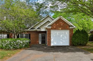 2017 Salisbury Square, Winston-salem, NC 27127