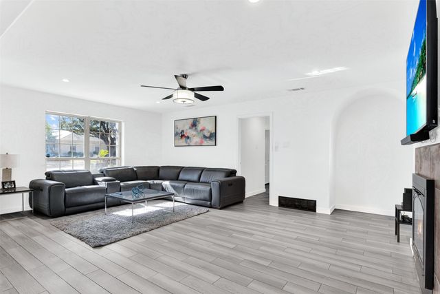 1613 University Drive, Richardson, TX 75081