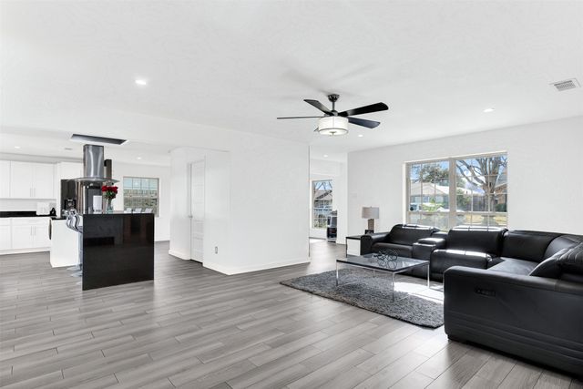 1613 University Drive, Richardson, TX 75081