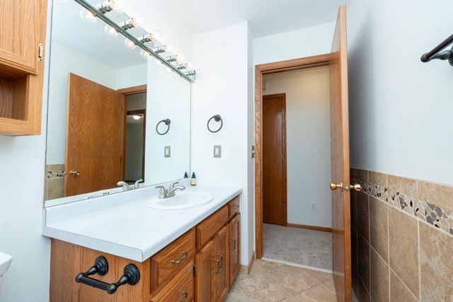 1449 Aretz Court, Victoria, MN 55386