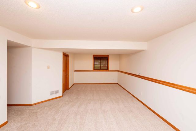 1449 Aretz Court, Victoria, MN 55386