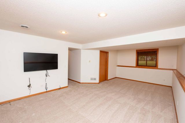 1449 Aretz Court, Victoria, MN 55386