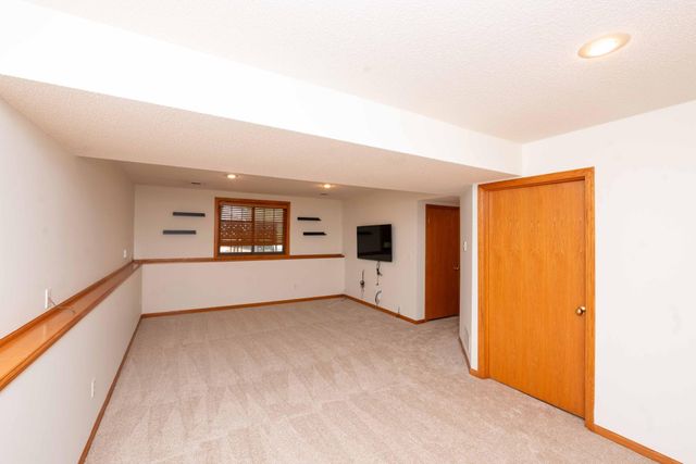 1449 Aretz Court, Victoria, MN 55386