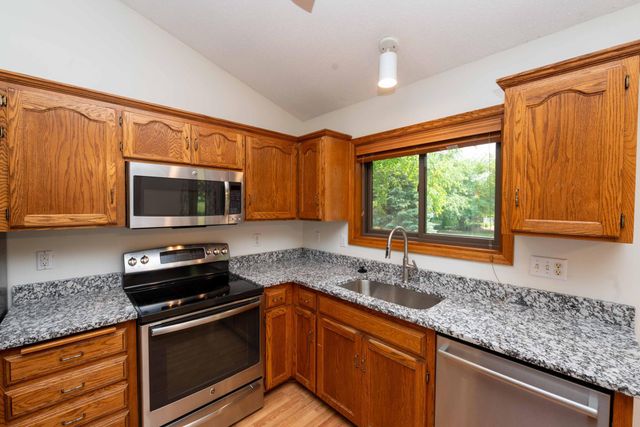 1449 Aretz Court, Victoria, MN 55386