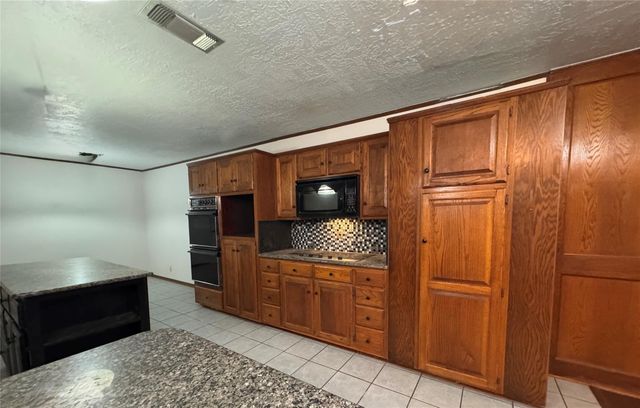 200 Greenwood Drive, Beaumont, TX 77705