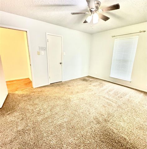 200 Greenwood Drive, Beaumont, TX 77705