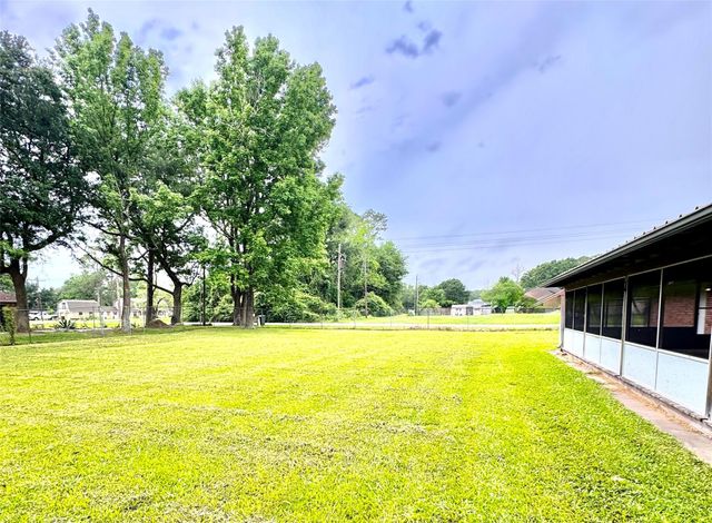 200 Greenwood Drive, Beaumont, TX 77705