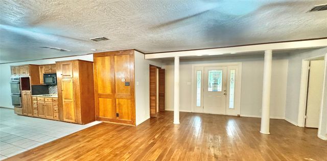 200 Greenwood Drive, Beaumont, TX 77705